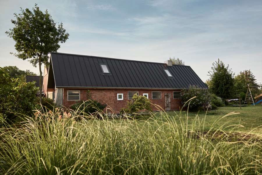 Steel roofing future-proofs this Gallows Hill residence, Galgenberg 21, 29356 Bröckel, Germany